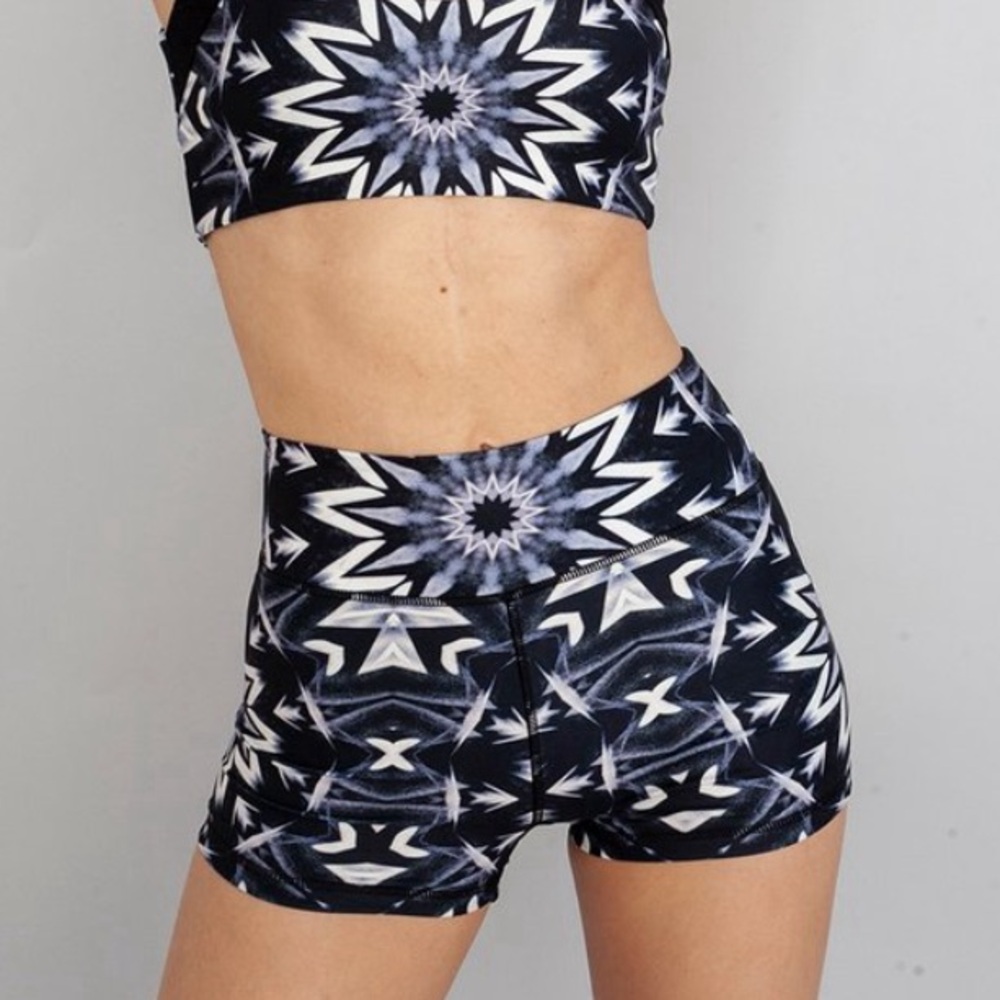 NWOT Wolven Raina High-waisted Short Size Small